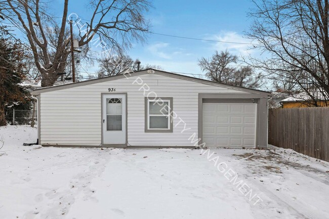 property at 936 W 42nd St