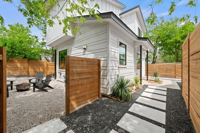 1710 Adina St in Austin, TX - Building Photo - Building Photo