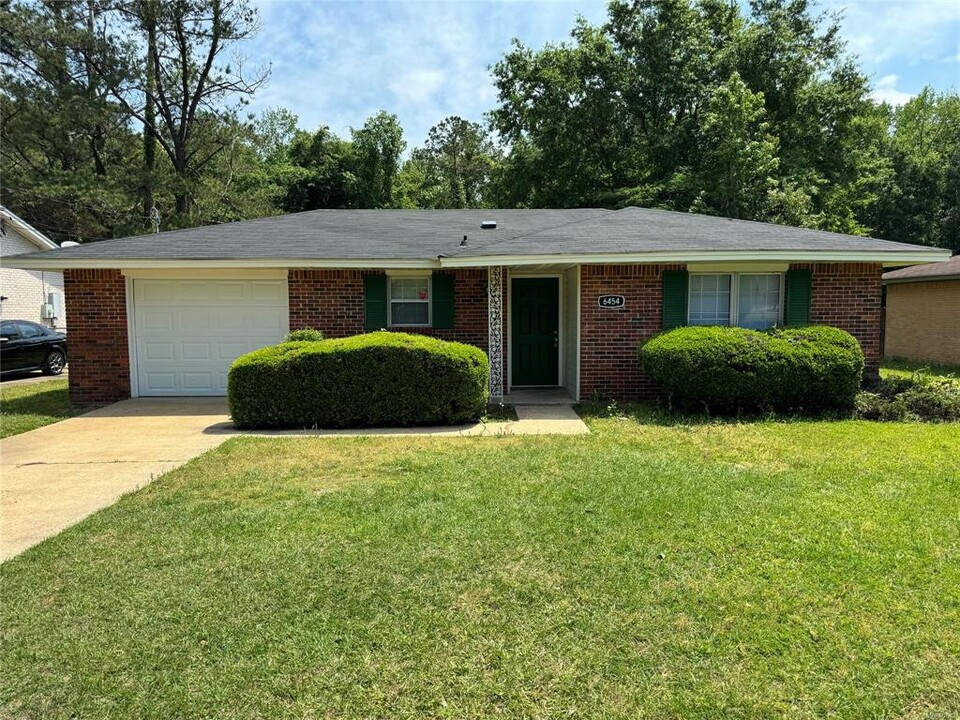 6454 Pinebrook Dr in Montgomery, AL - Building Photo