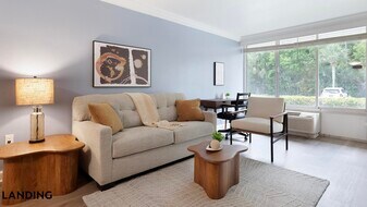 2851 Maingate Village Cir, Unit 8-105 in Kissimmee, FL - Building Photo