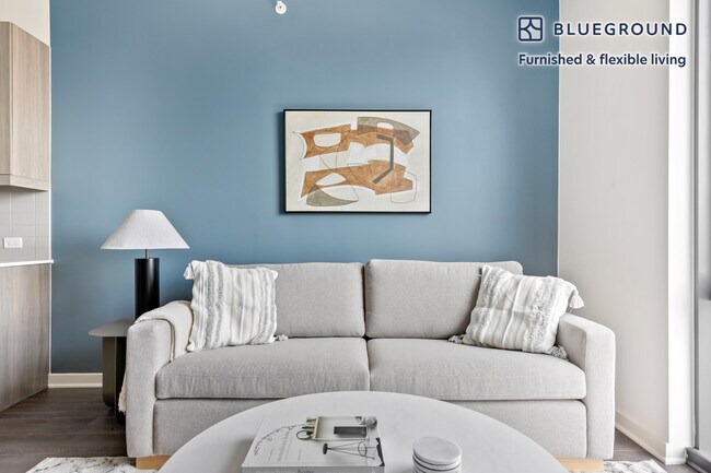 730 W Couch Pl in Chicago, IL - Foto de edificio - Building Photo