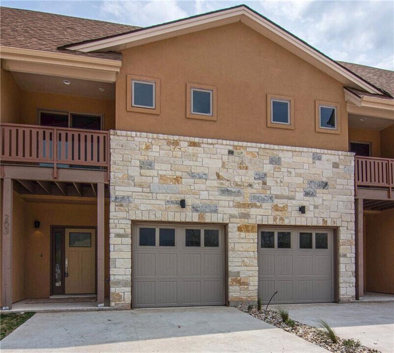 204 Conservation Dr in Austin, TX - Foto de edificio