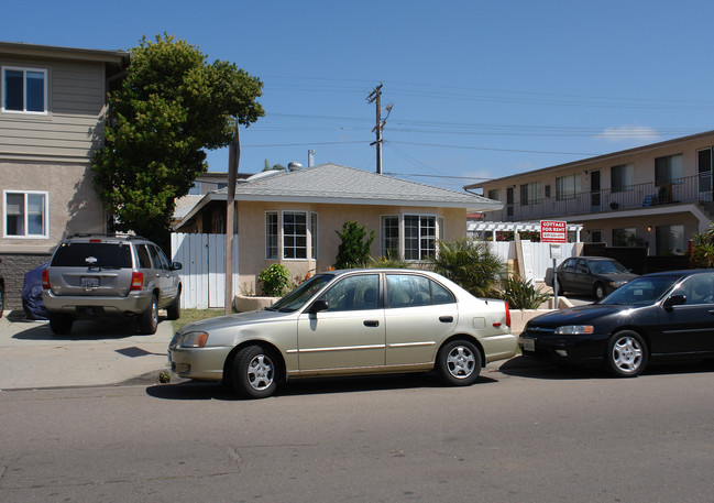 1056-1066 Hornblend St in San Diego, CA - Building Photo - Building Photo