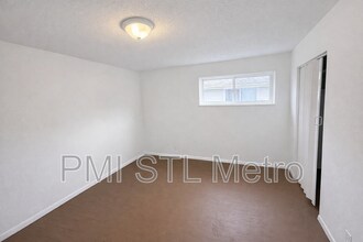 5633 Parchester Dr in St. Louis, MO - Building Photo - Building Photo