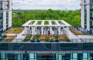 204 Burnhamthorpe Rd E in Mississauga, ON - Building Photo