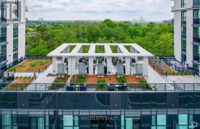 property at 204 Burnhamthorpe Rd E