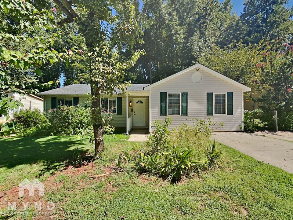 5825 Crossing King Dr in Charlotte, NC - Building Photo