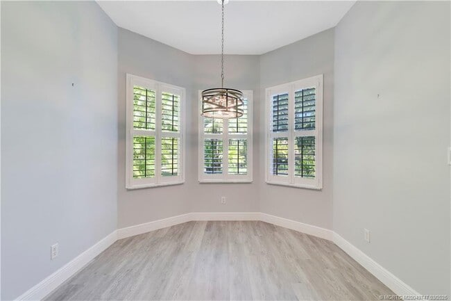 property at 465 NW Sunflower Pl