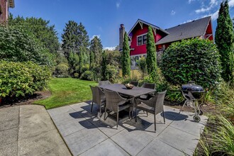 Woodland Court Apartments in Seattle, WA - Foto de edificio - Building Photo