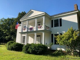 3996 Stormont Rd in Saluda, VA - Building Photo