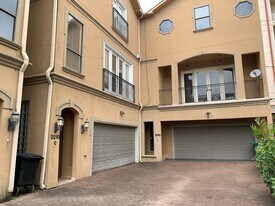 2210 Bellefontaine in Houston, TX - Building Photo