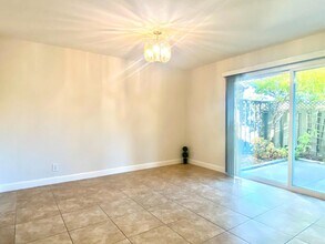 982 Marquette Ln in Foster City, CA - Building Photo - Building Photo