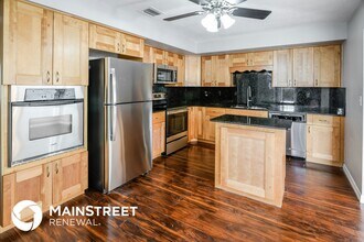 610 Charlotte Ave in Tarpon Springs, FL - Foto de edificio - Building Photo