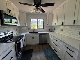 15 Kulanihakoi St in Kihei, HI - Building Photo