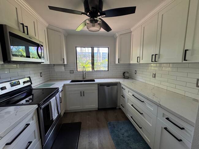 15 Kulanihakoi St in Kihei, HI - Building Photo - Building Photo