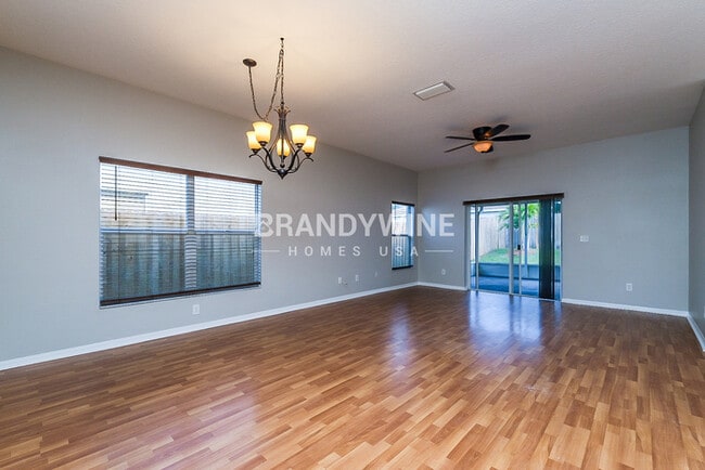 747 Star Pointe Dr in Seffner, FL - Building Photo - Building Photo
