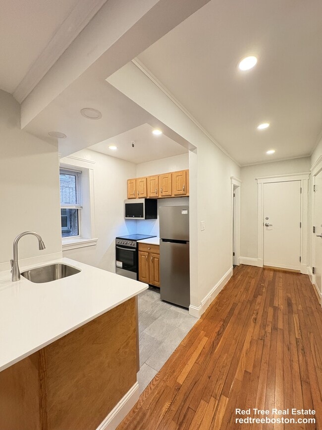 35 Park Dr, Unit 16 in Boston, MA - Building Photo - Building Photo