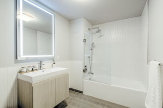 B22 in Bayonne, NJ - Building Photo - Building Photo