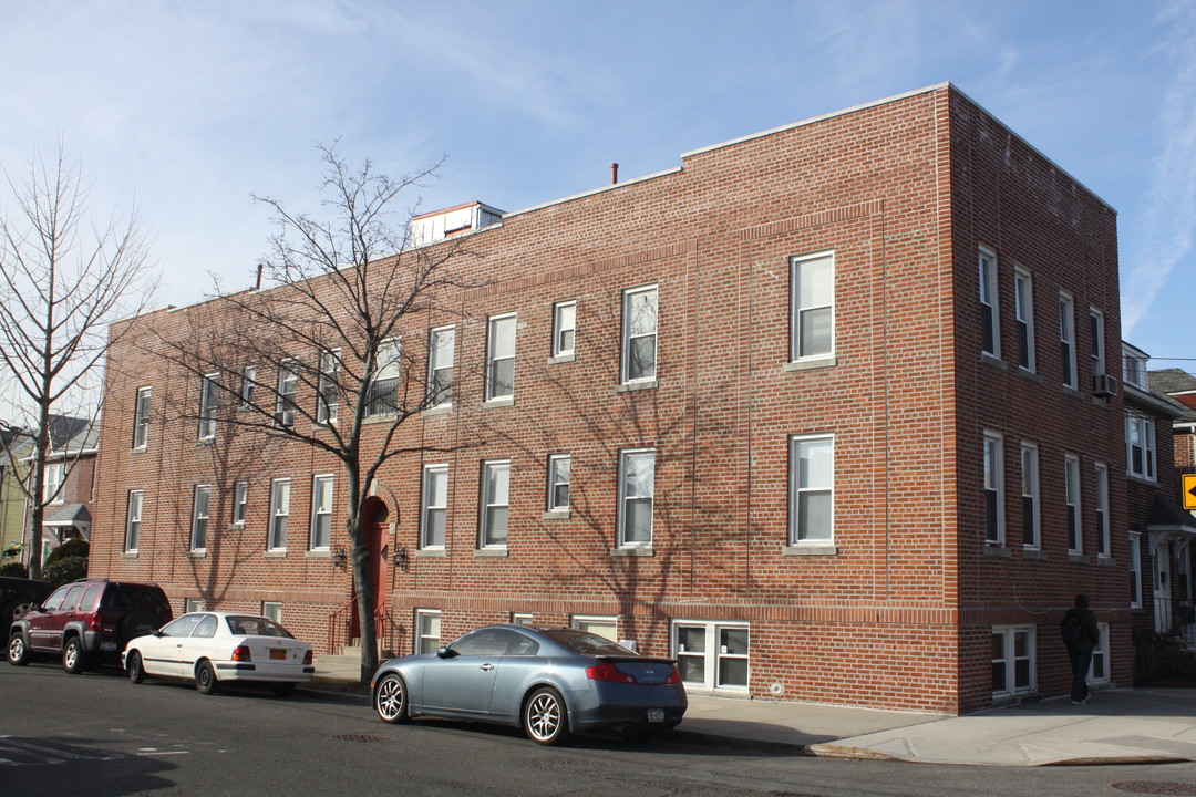 1441 Hobart Ave in Bronx, NY - Building Photo