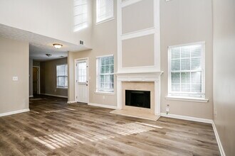 413 Grove Park Dr in Locust Grove, GA - Foto de edificio - Building Photo