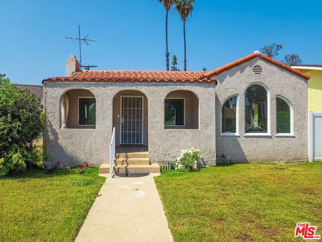 property at 723 W Doran St