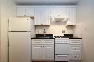 2939 Van Ness St NW, Unit 310 in Washington, DC - Foto de edificio - Building Photo