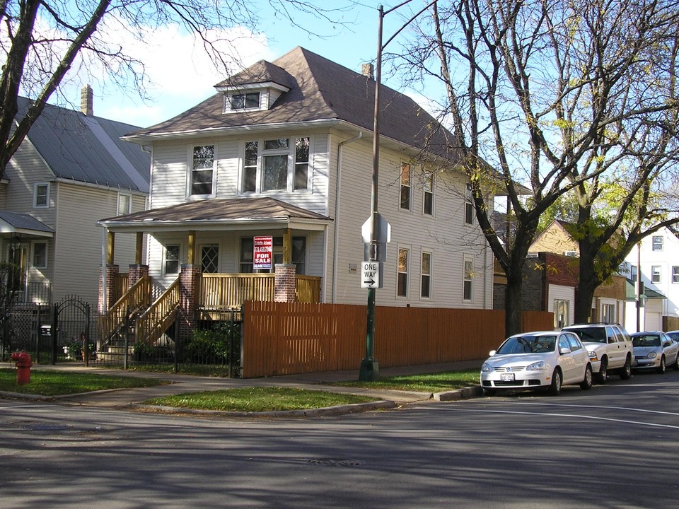 4556 N Bernard St in Chicago, IL - Building Photo