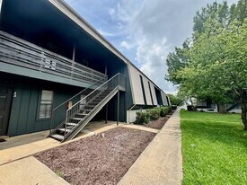 1701 S West End St in Springdale, AR - Building Photo