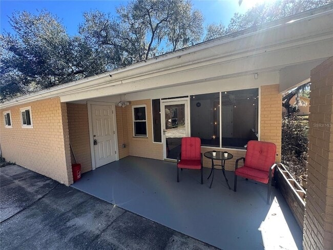 5520 Ohio Ave, Unit 201 in Lady Lake, FL - Foto de edificio - Building Photo