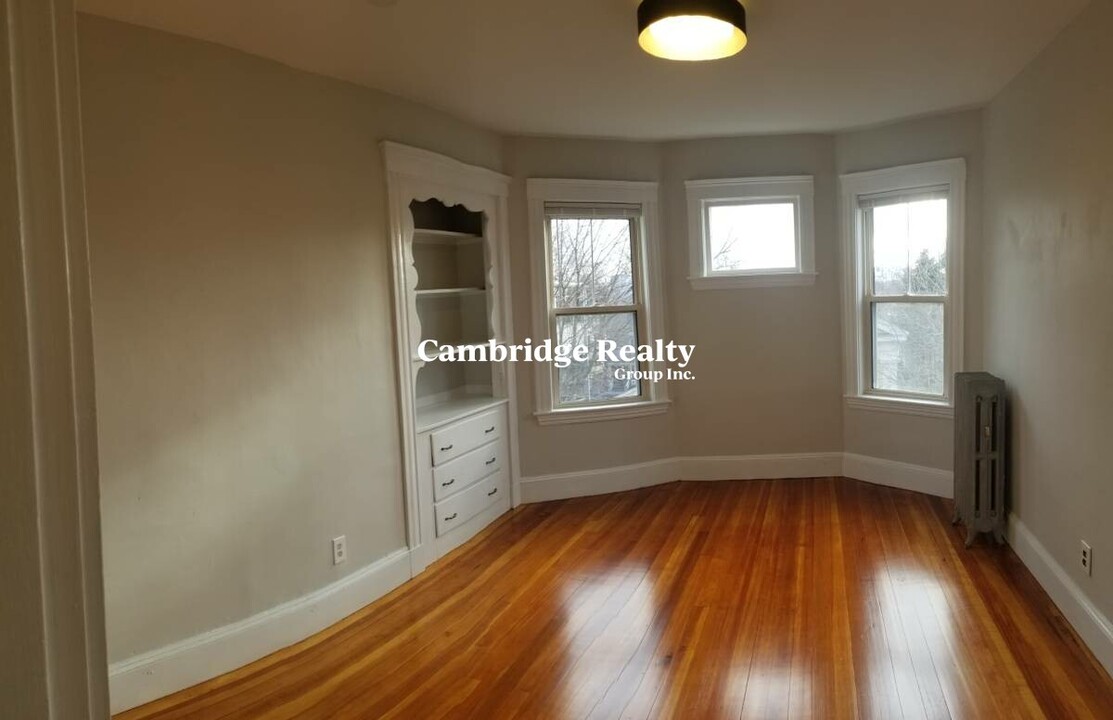 25 Fainwood Cir, Unit 3 in Cambridge, MA - Building Photo