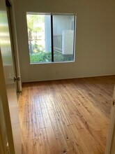 21500 Califa St, Unit 102 in Woodland Hills, CA - Foto de edificio - Building Photo