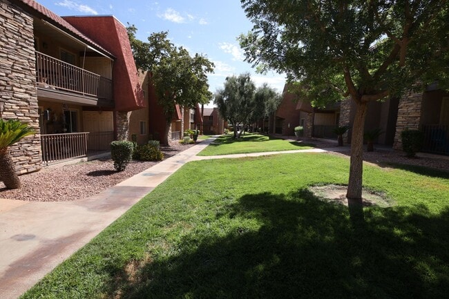 5081 RIVER GLEN Dr in Las Vegas, NV - Building Photo - Building Photo