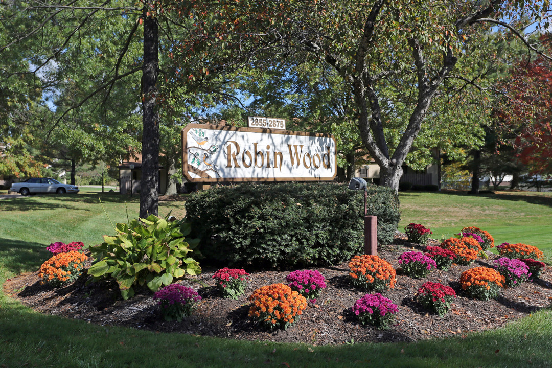 Robinwood Apartments in Stow, OH - Foto de edificio