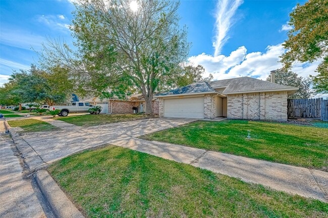 16938 Enchanted Cir E in Sugar Land, TX - Building Photo - Building Photo
