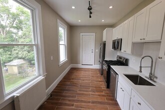 497 Warren St, Unit 2 in Boston, MA - Building Photo - Building Photo