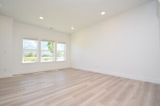 1754 N 300 E, Unit 111 in North Ogden, UT - Building Photo - Building Photo