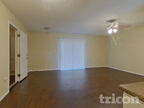 1404 E Park Dr in Mesquite, TX - Foto de edificio - Building Photo