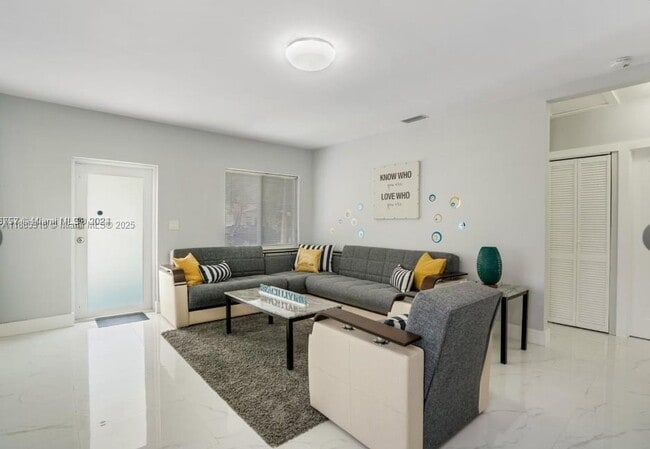 1526 NE 110th St in North Miami, FL - Building Photo - Building Photo