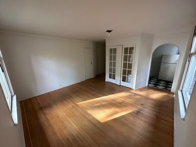 2229 Northwest Everett Street, Unit Apt #4 in Portland, OR - Building Photo - Building Photo