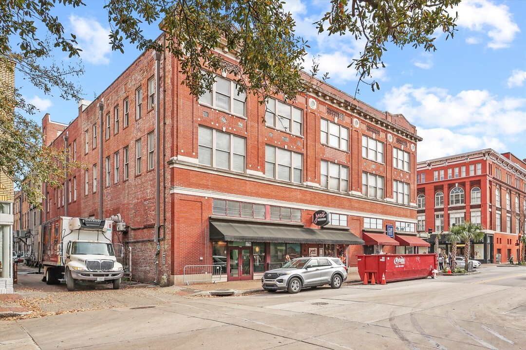 122 W Broughton St, Unit 206 in Savannah, GA - Building Photo