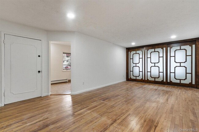 6 Regina Pl in Yonkers, NY - Building Photo - Building Photo