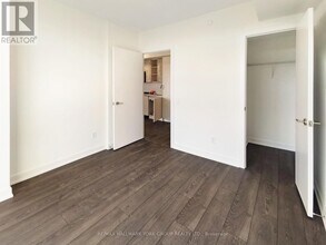 251-251 Manitoba St in Toronto, ON - Building Photo - Building Photo