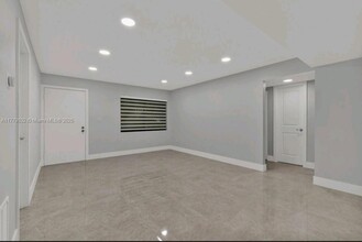 8615 NW 8th St in Miami, FL - Foto de edificio - Building Photo