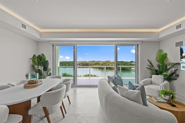 property at 1020 Sunset Point Rd