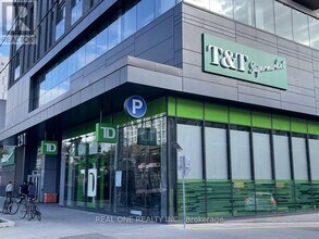 297-297 College St in Toronto, ON - Building Photo - Building Photo