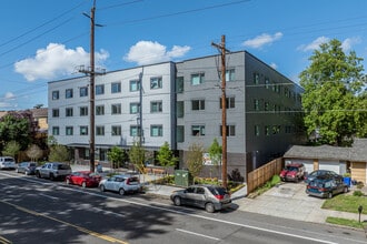 Powellhurst Place in Portland, OR - Building Photo - Building Photo