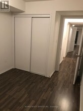 2500 Post Rd in Oakville, ON - Building Photo - Building Photo