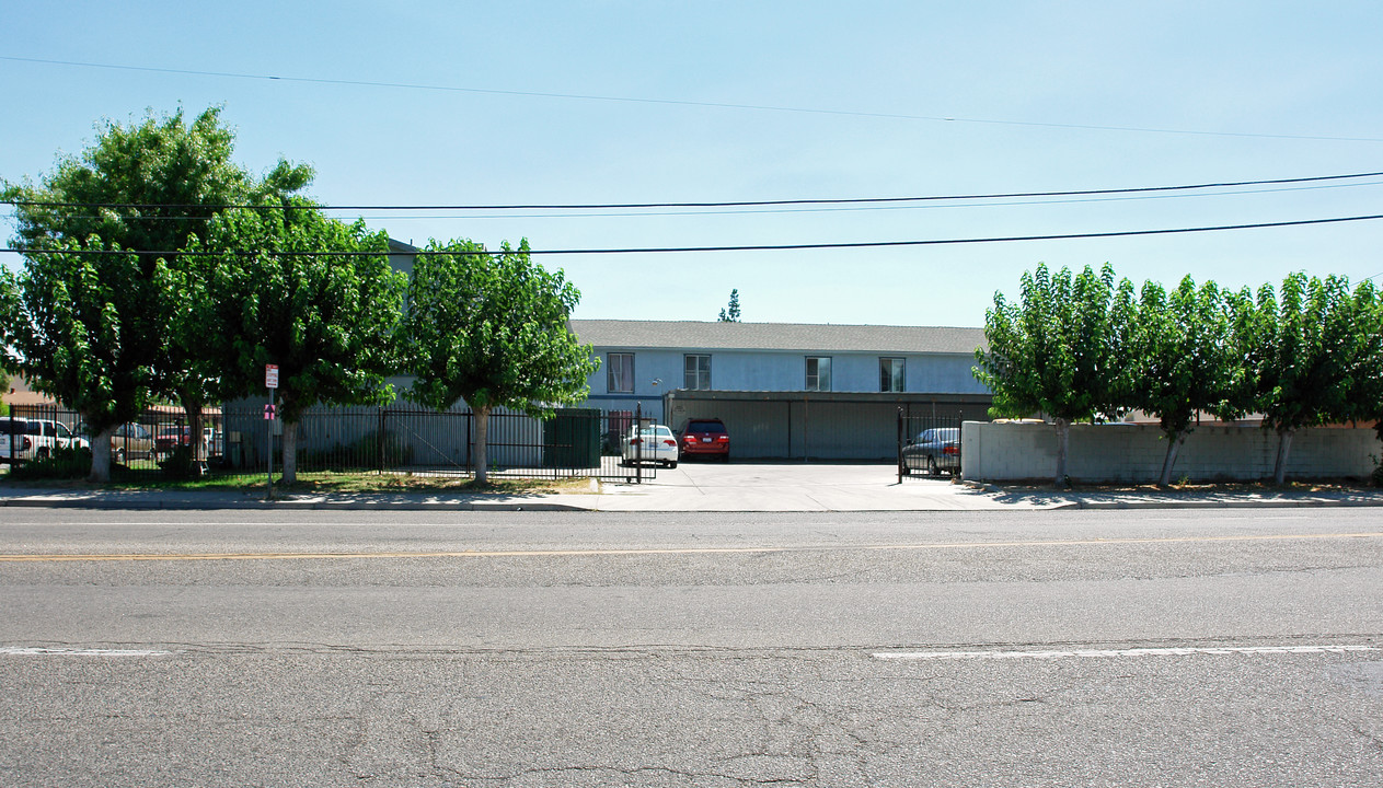 4606 E Andrews Ave in Fresno, CA - Foto de edificio