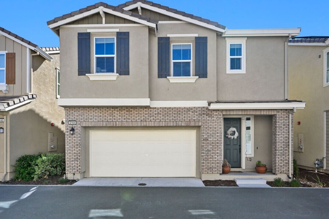 2164 Karen Pl in Rohnert Park, CA - Foto de edificio