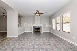 13856 W Ironwood St in Surprise, AZ - Foto de edificio - Building Photo